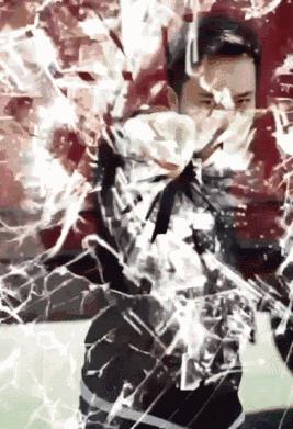 使用这个特效时,对准摄像头,点击拍摄,会有倒计时.