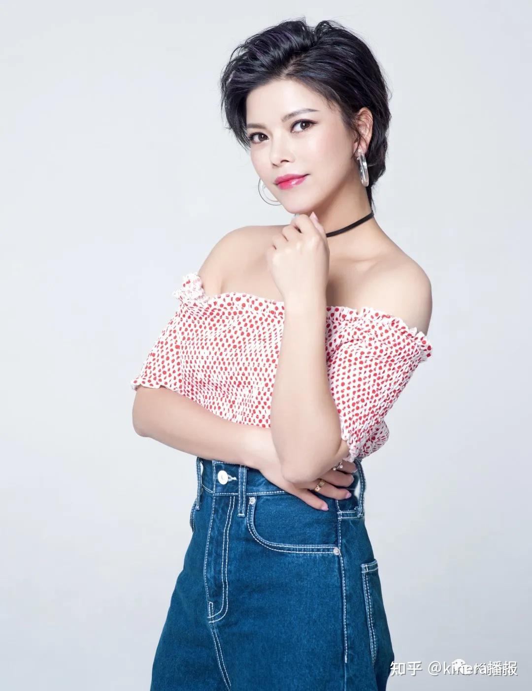 中国内地女歌手,黄梅戏演员代表作品:《爱情买卖》,《黄梅戏》,《姑娘