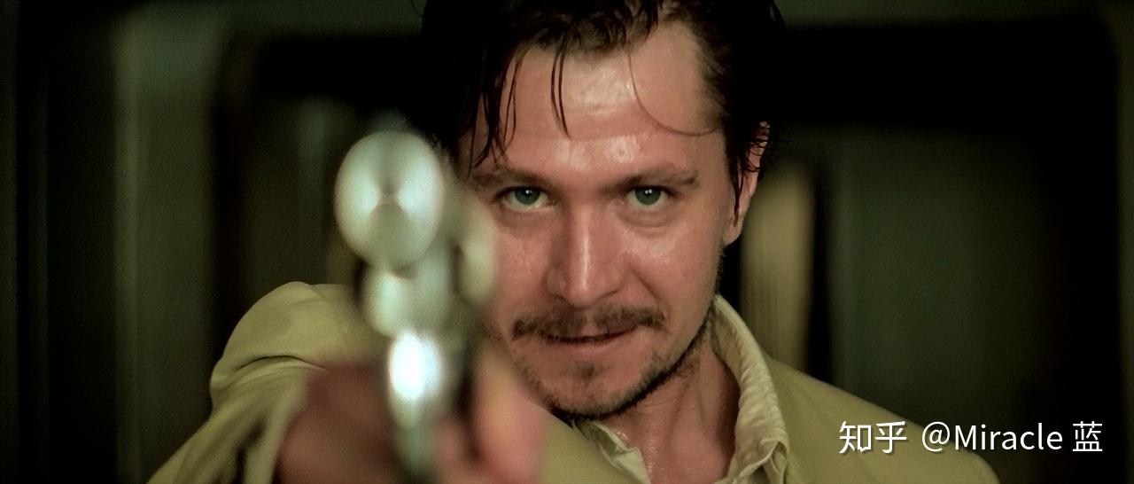 长焦距摄影镜头可表现局部或者狭小空间内的景物,画面构图简洁,精炼