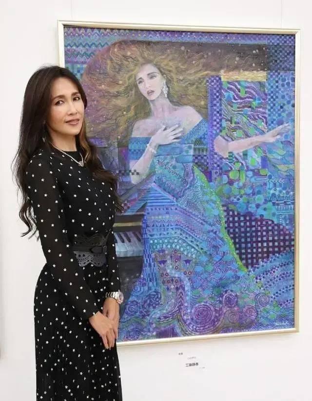 在这种高压之下没有几个人能坚持下来,木村拓哉的前女友就是因为顶不