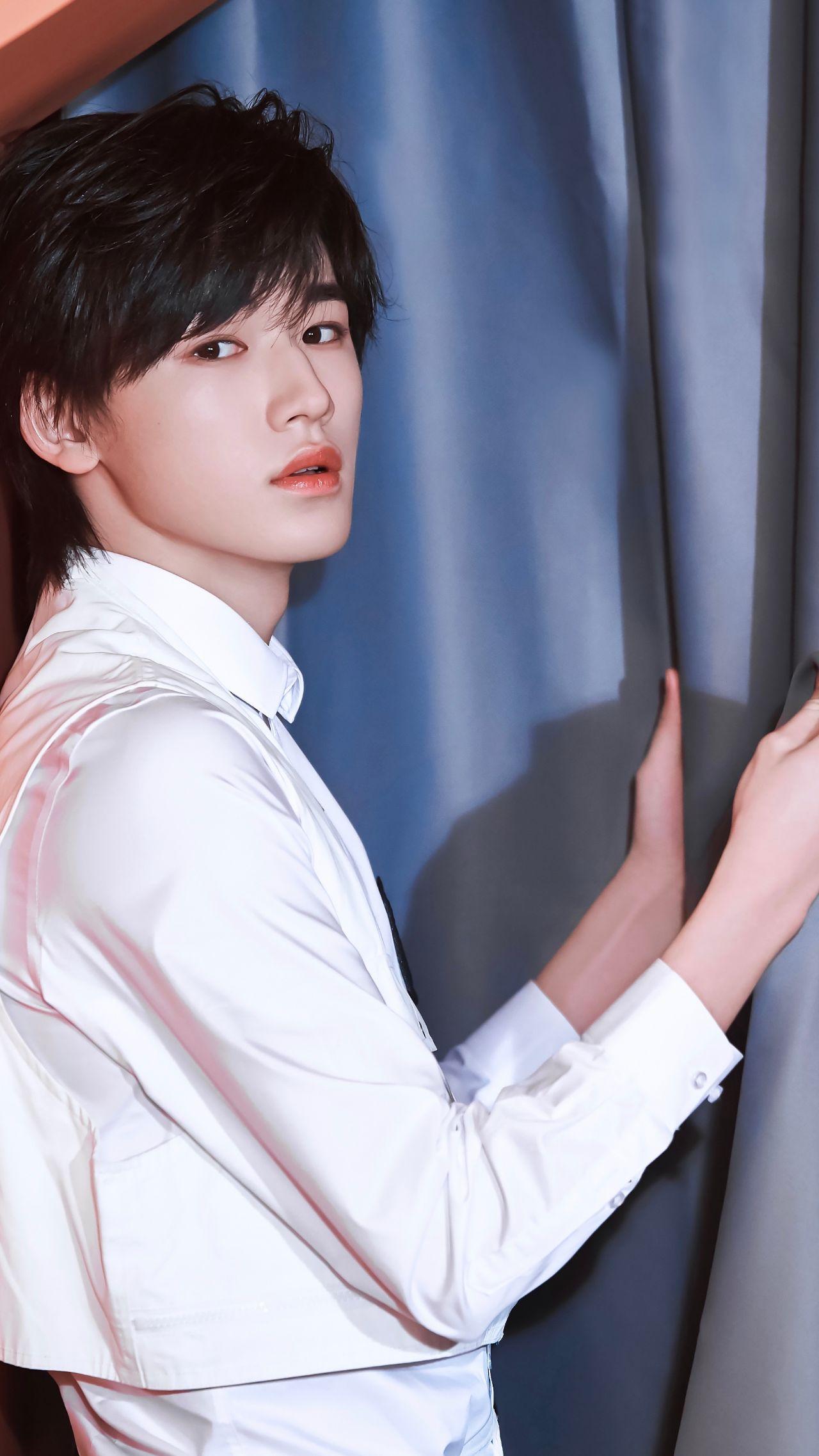 最近刚粉上宋亚轩有他的照片吗