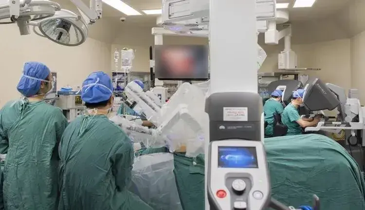 宁波大学附属第一医院:宁波首台达芬奇手术机器人,迎来千例里程碑!