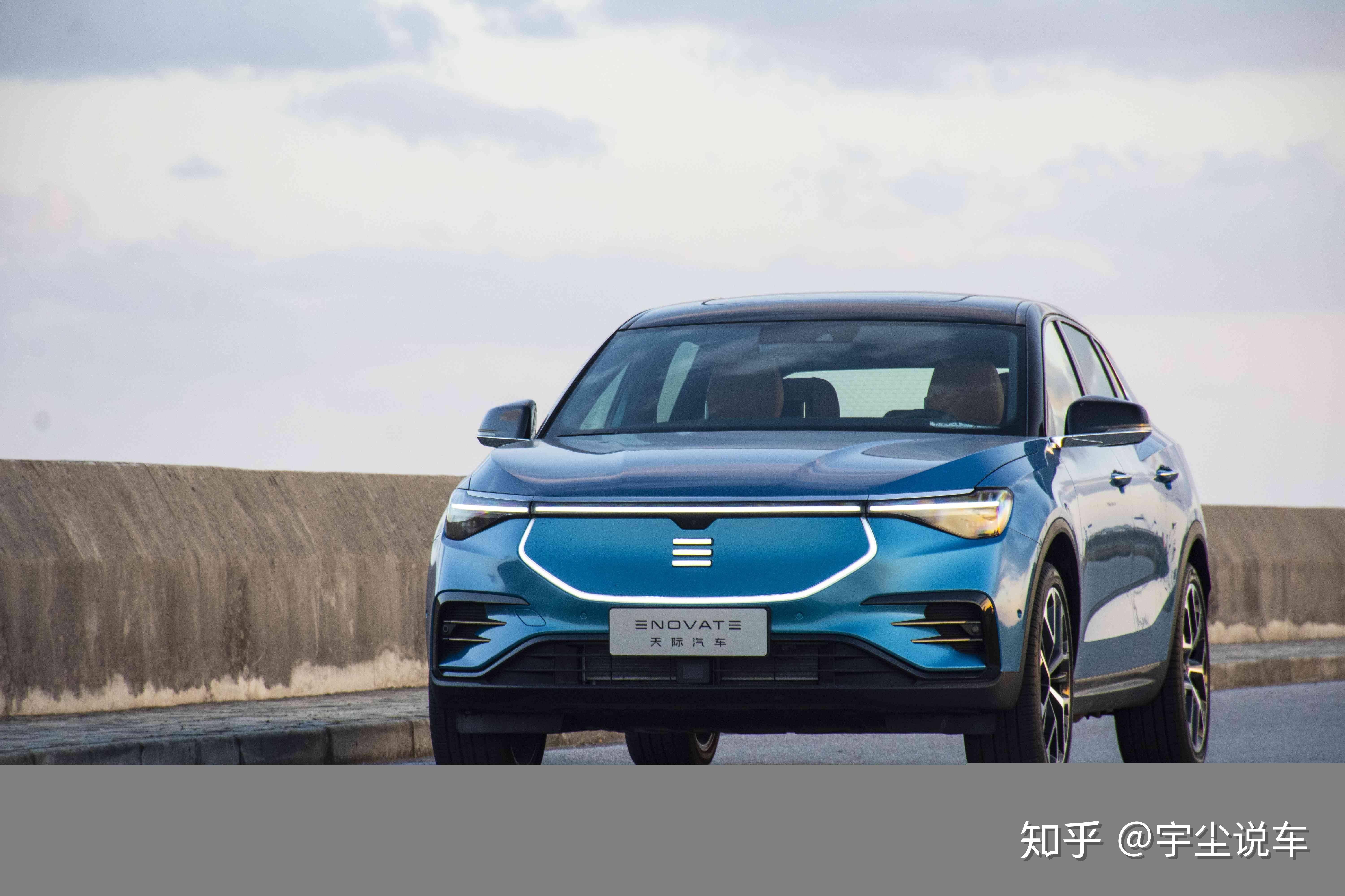 2018年11月,天际汽车首款产品——5 x智能电动suv天际me7在广州车展