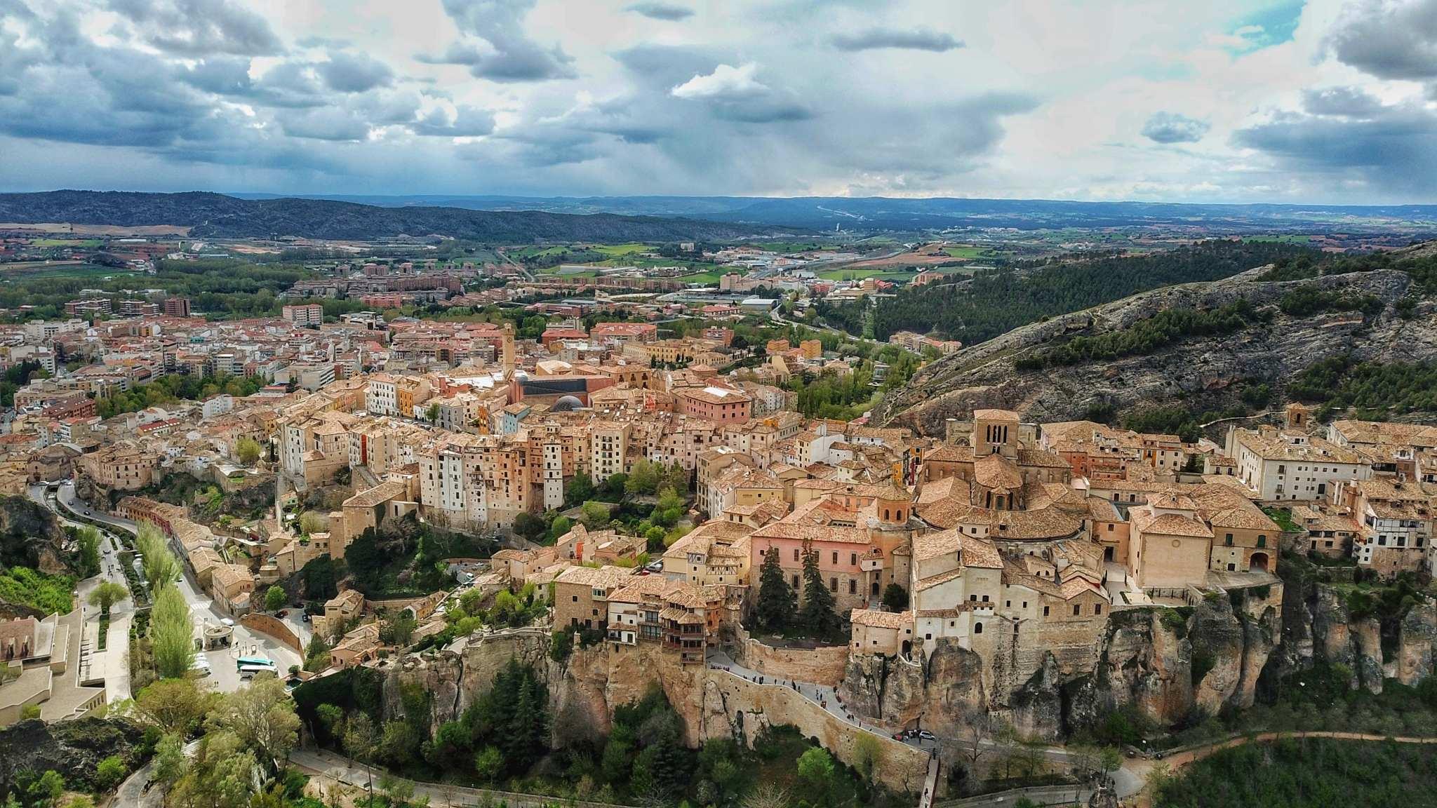 西班牙昆卡被称为悬崖上的天空之城它也被叫中了魔法的城市