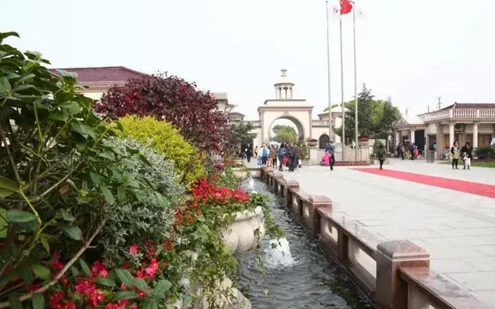 徐泾西园创办于1989年11月,是后转入由上海市殡葬服务中心控股的经营