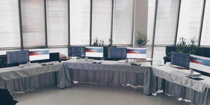 做债券、股票、期货等金融产品交易员们一般面