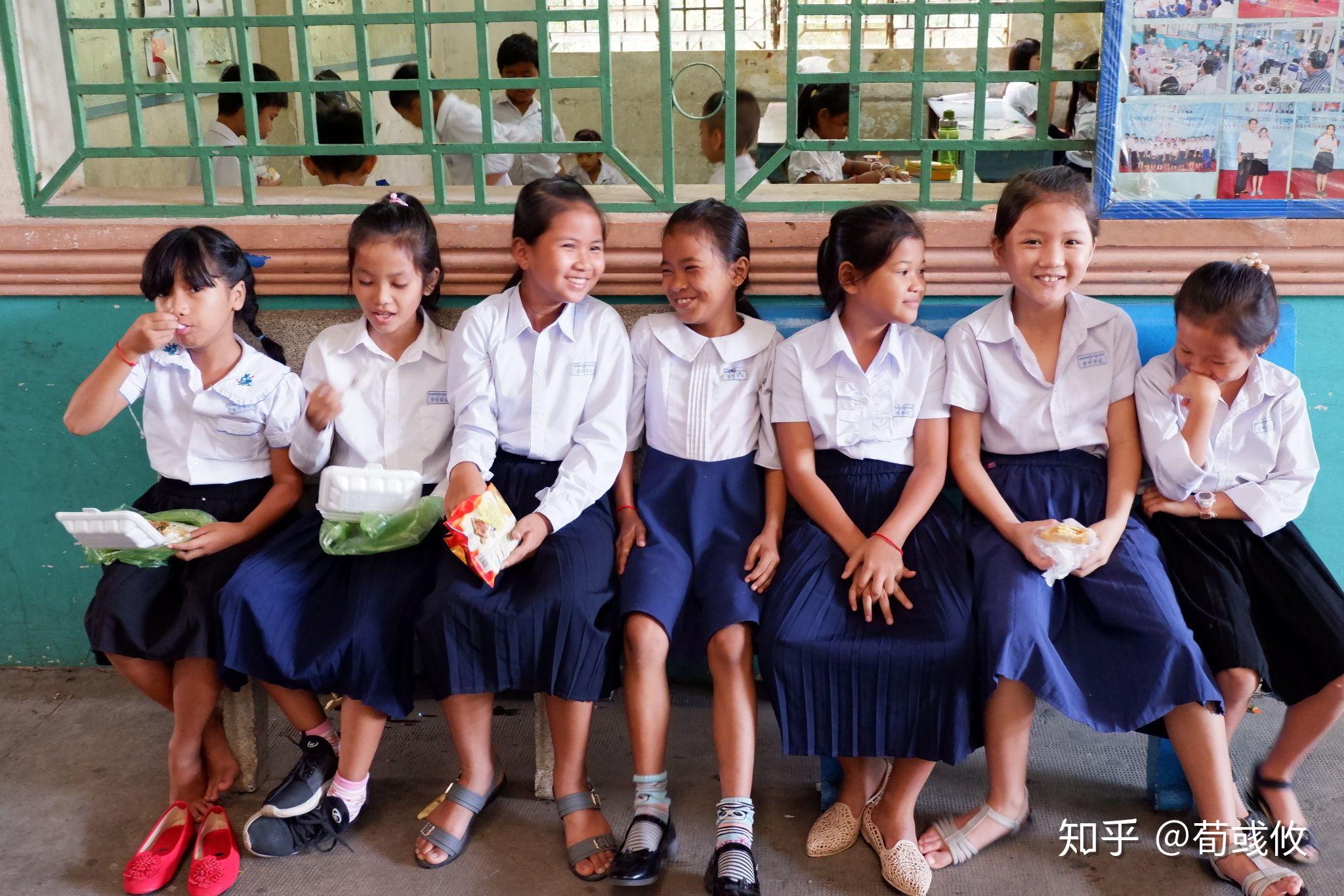 柬埔寨人的第一印象,从机场接机的会长,理事到学校的老师,学生再到