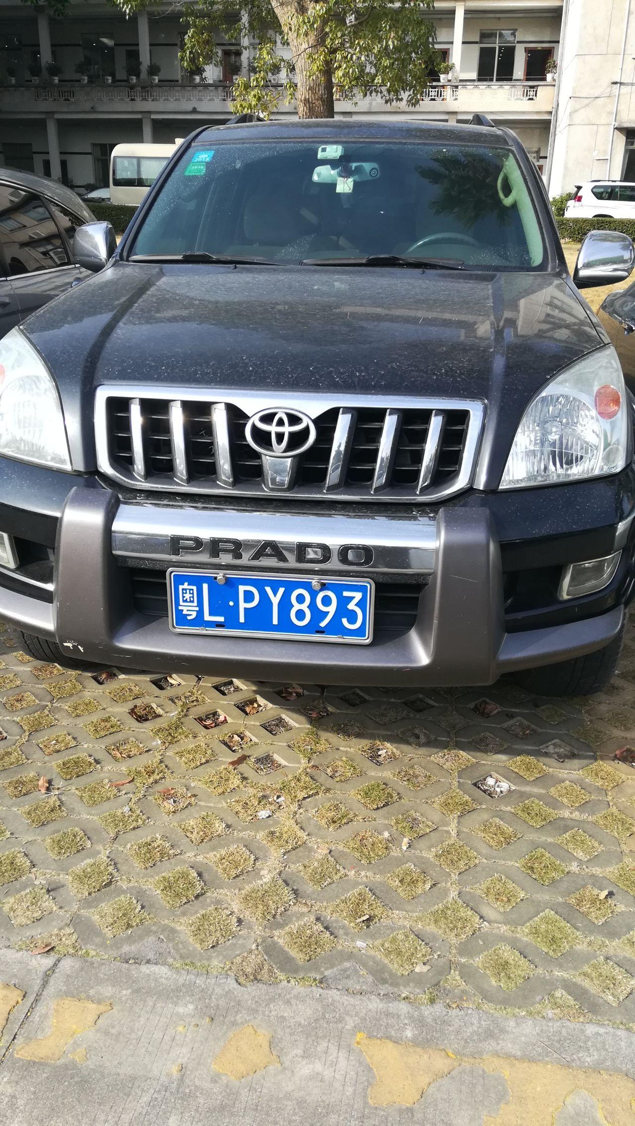 追尾黑色高级车是一种怎样的体验?