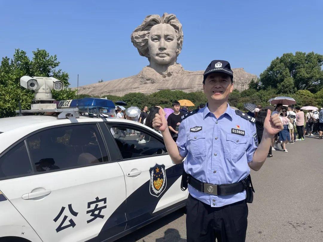 以警察蓝守护中国红长沙公安带你打卡星城节日我在岗