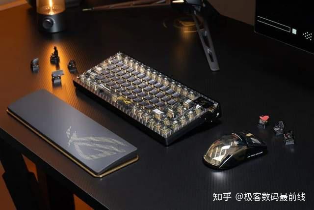 黑透金美学+旗舰配置,这套键鼠堪称桌搭天花板
