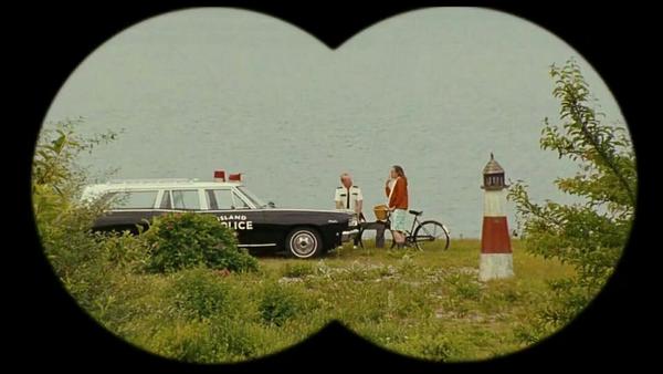 的暖色调 最后一张图女主妈妈和警察偷情时镜头是通过女主的主观镜头