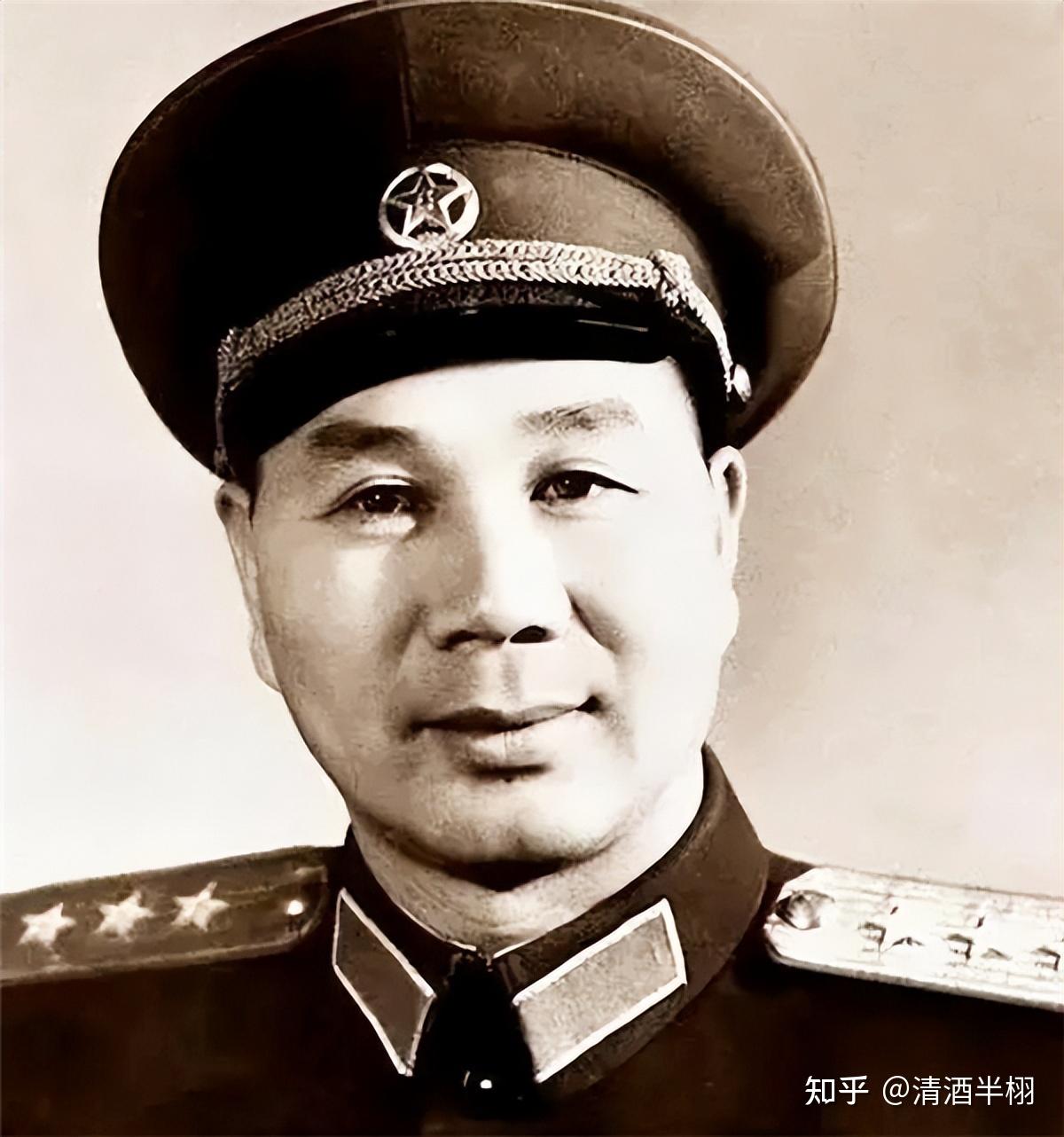 林彪每次开会,总有两位小将分立两旁,两人是谁?结局如何? 知乎