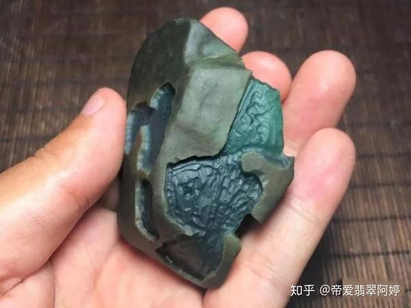 赌石详解:翡翠细沙皮原石详解,真实案例举一反三 - 知乎