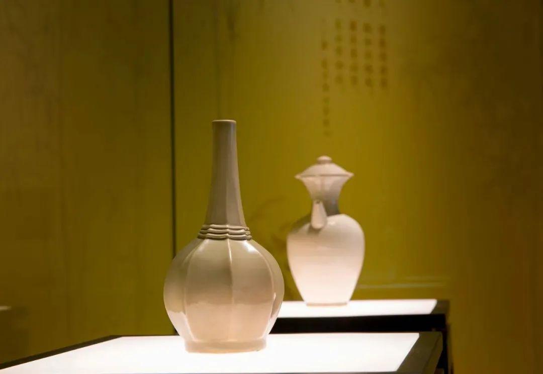 看展丨我叫秘色瓷,神秘了千年 - 知乎
