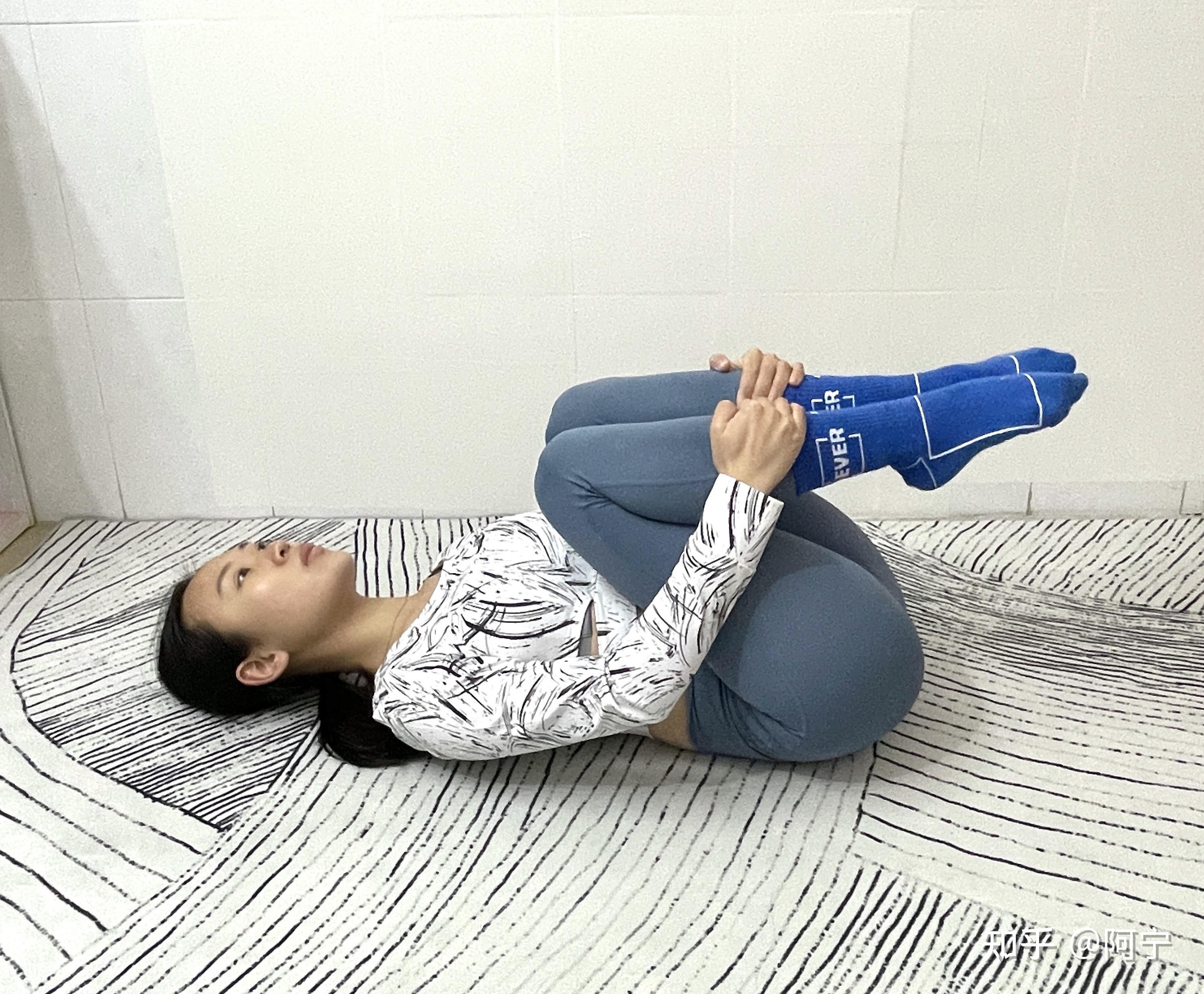 腰肌劳损腰酸背痛在家躺着做这6个瑜伽动作