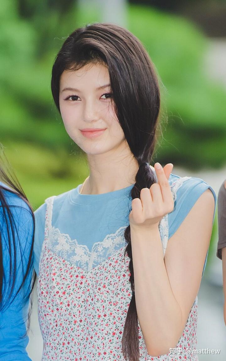 韩国女子演唱组合newjeans成员丹尼尔新年帖子引发粉丝热议