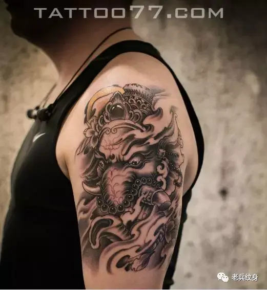 老兵店内纹身作品欣赏男生大臂象神