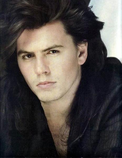 杜兰杜兰(duran duran),是1980年代至今历久不衰英美流行音乐著名耀眼