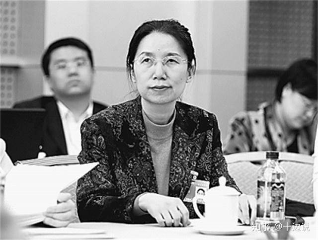 那一年,发生了巨大的改变,一种突如其来的病变彻底扭转了杨佳佳的人生