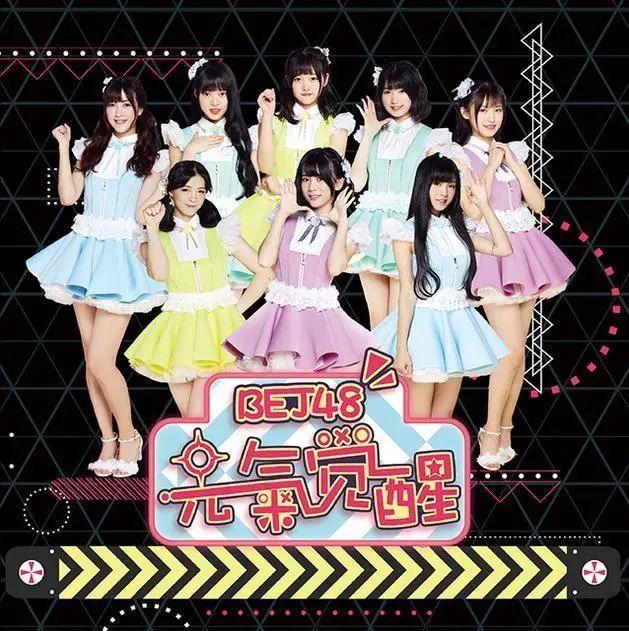 原来是一个叫陈逸菲的上海女孩,曾经是知名女团snh48成员之一,而这