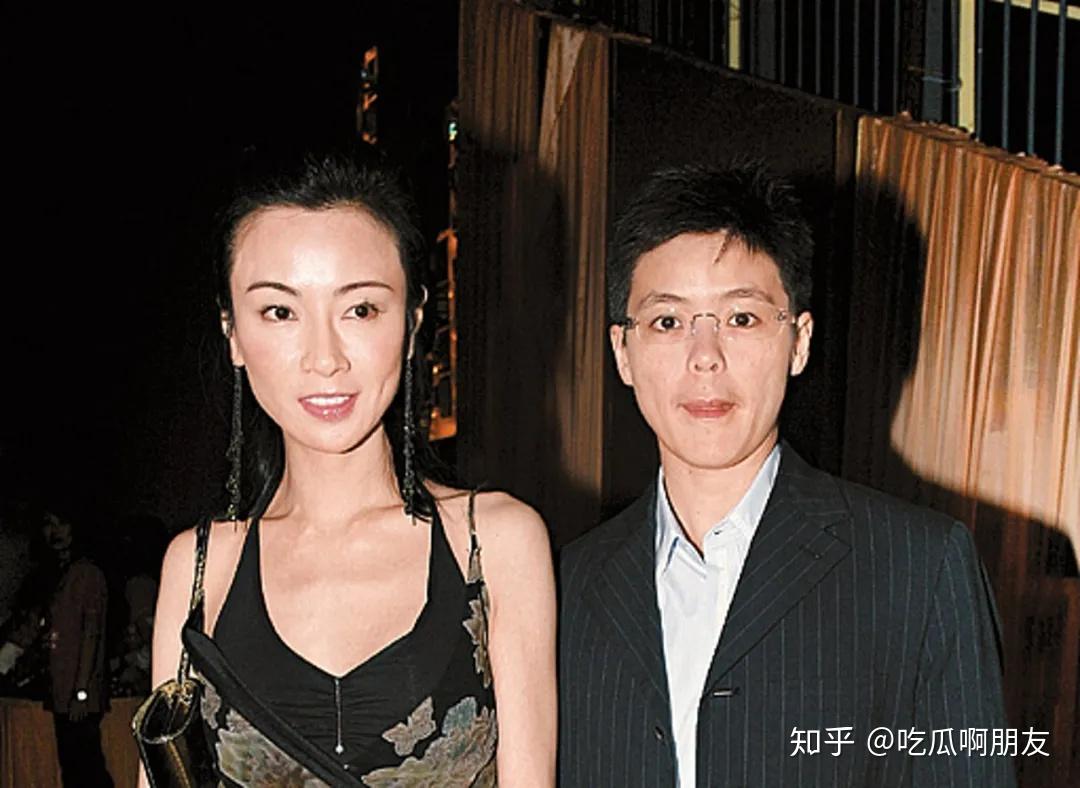 入行初期与音乐人徐日勤公开拍拖,淡出娱圈后与同性密友阮嘉欣展开长