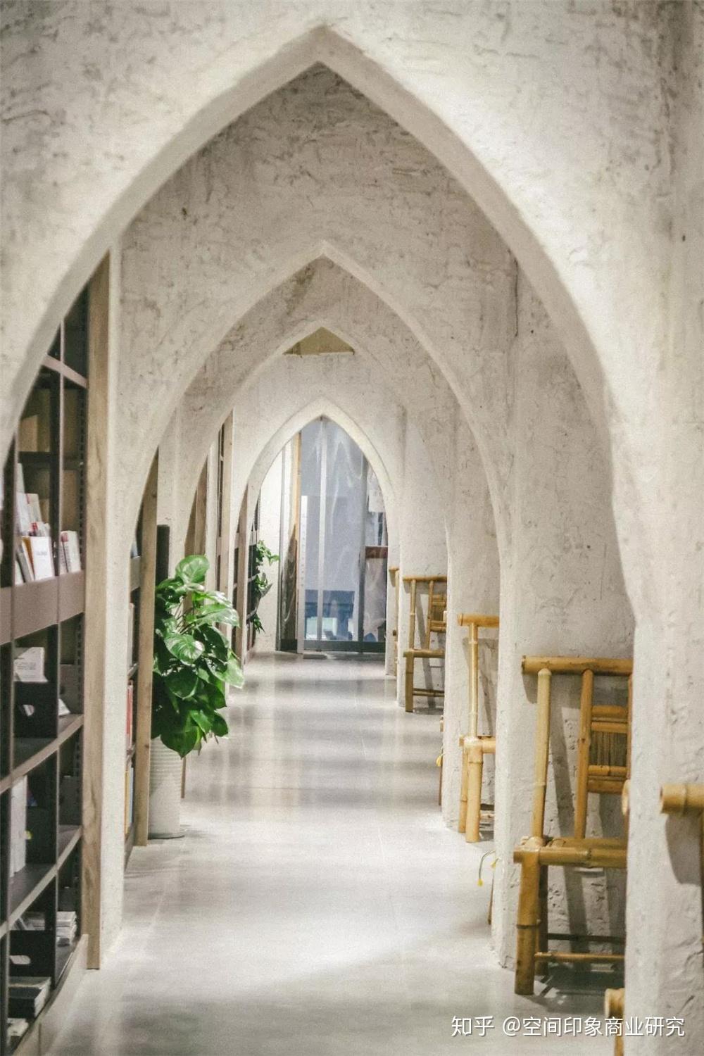 发生地项目引入头部ip,东风桥头的原国税局大楼,变成了集猛追湾故事馆