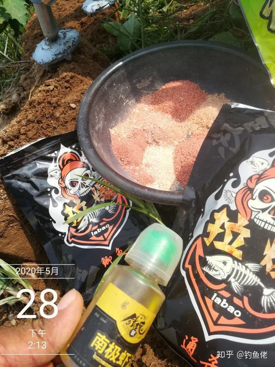 夏天釣鯪魚梅州釣法是最佳釣法用本汀魚竿釣大鯪魚有奇效手感讓人著迷