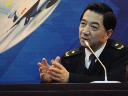 官，和外宾谈笑风生阶段四：“组织都决定了，就由你来当偶像【划掉】”最后放张局座穿07礼服的照片来做结