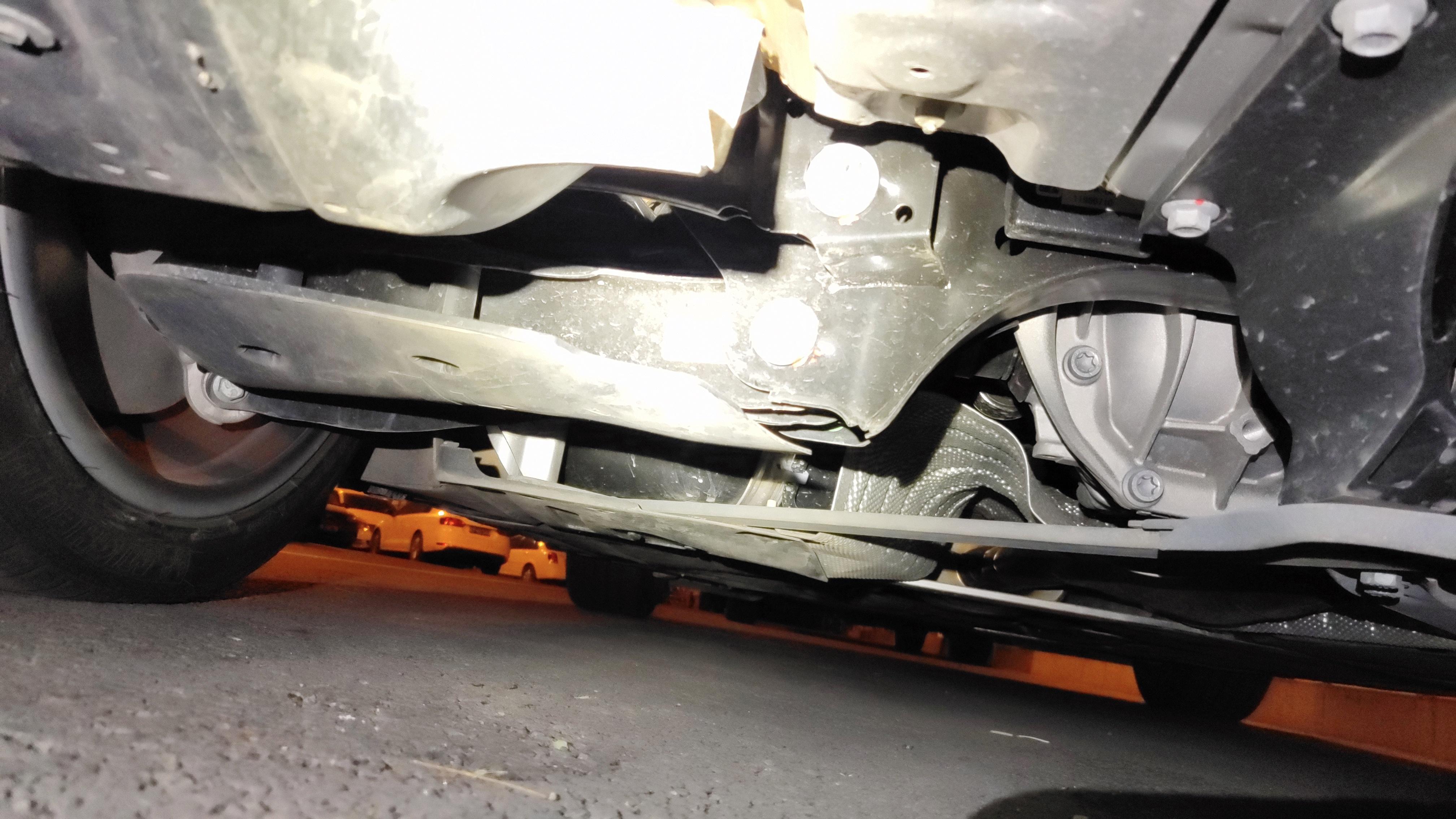 后桥差速器壳体判断,这台z4并未配备lsd限滑差速器最后来欣赏一下宝马