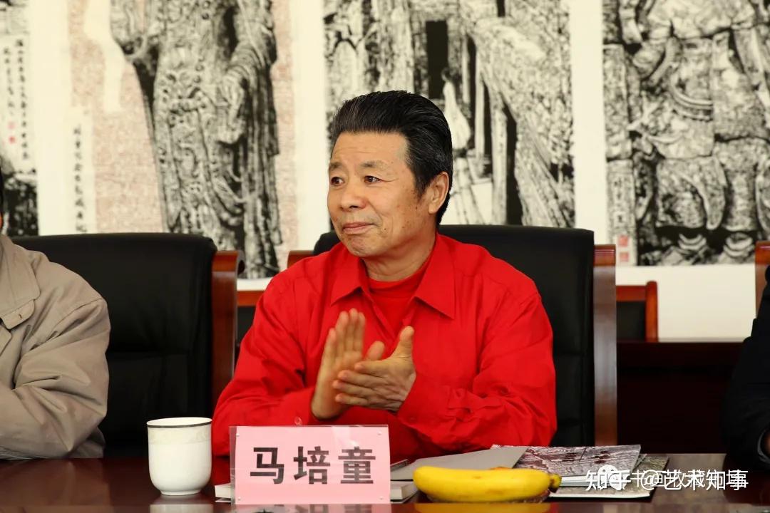 11月16日,来自市县的文化艺术界名人名家齐聚沛县协鑫科技创业园,参加