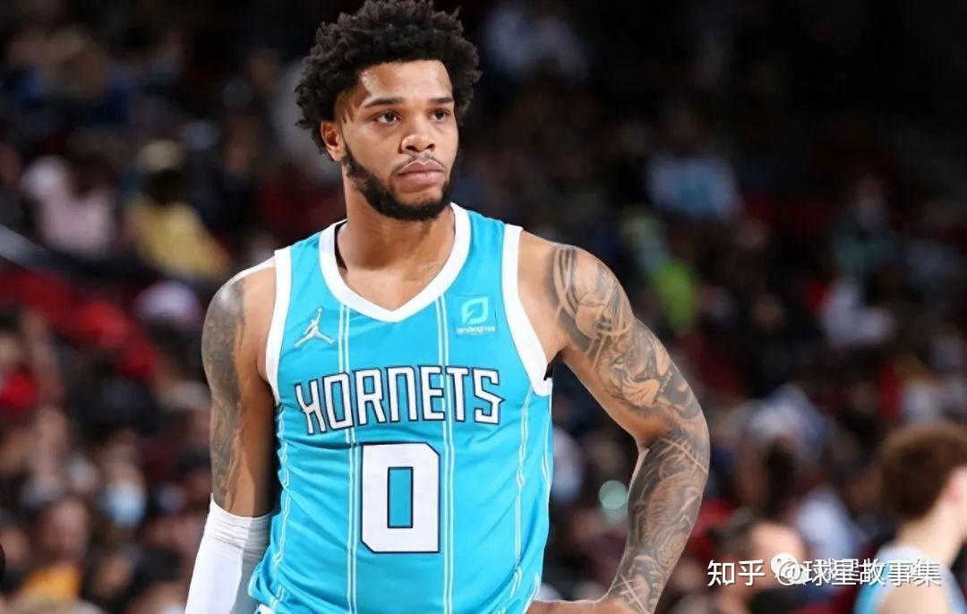 后卫:拉梅洛-鲍尔,罗齐尔,马勒东,伯克奈特,麦戈文斯,尼利基纳,小尼克