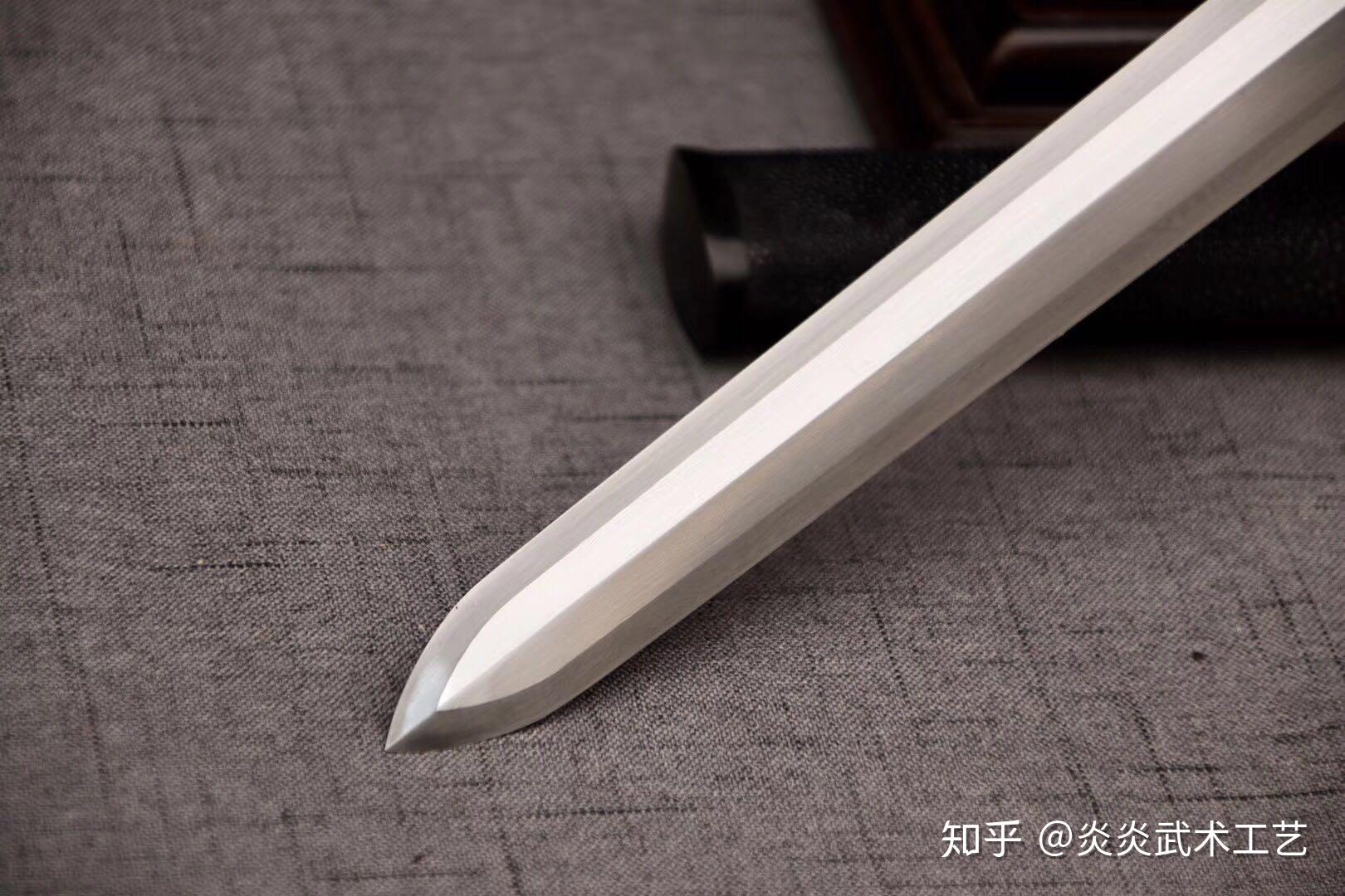 日式怀剑 花纹钢手工锻打剑刃高档研磨进口鲛鱼皮包裹木胎鞘柄手工镶嵌牛角角 - 知乎