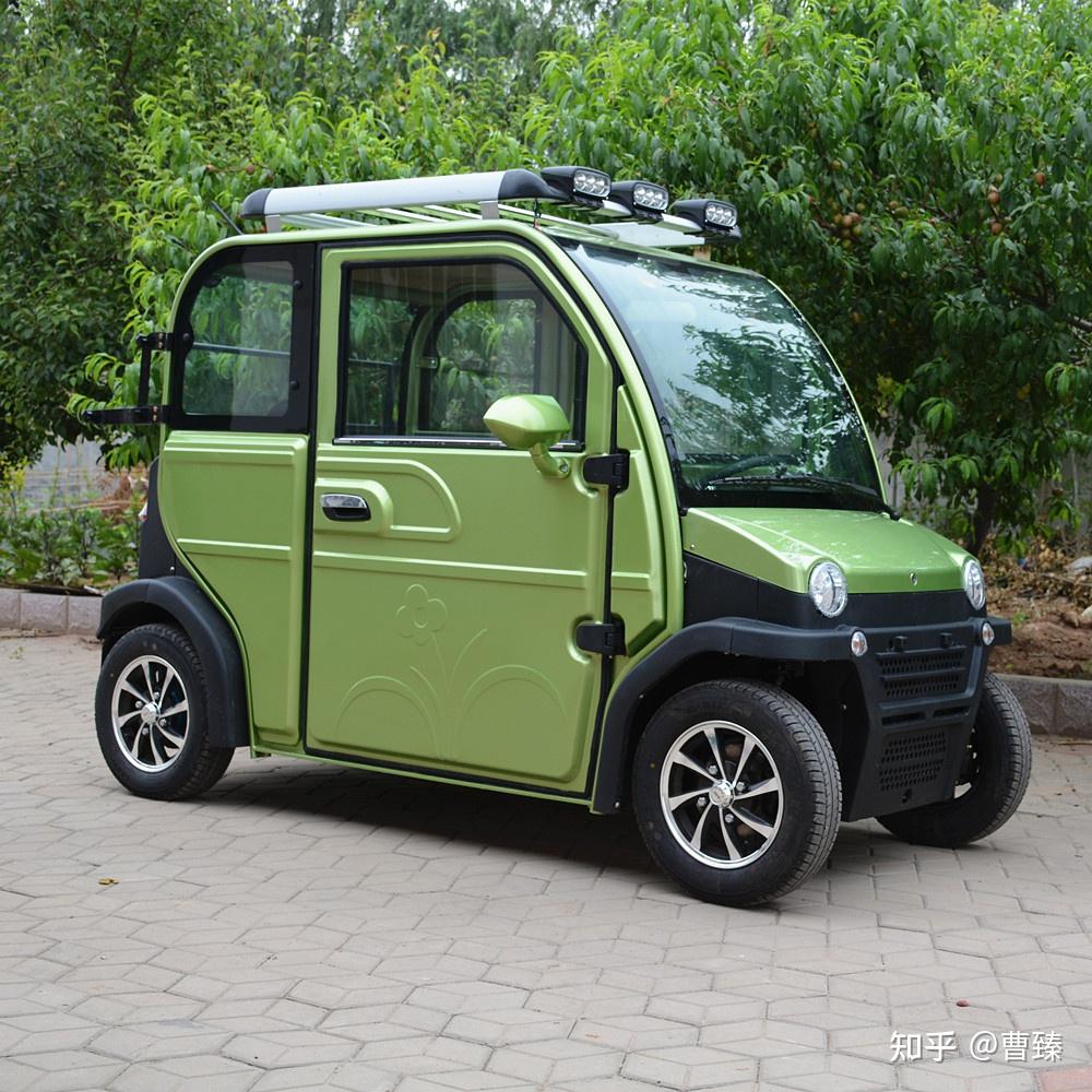 错把油门当刹车71岁老人开代步车撞伤路人老年代步车上路该如何规范