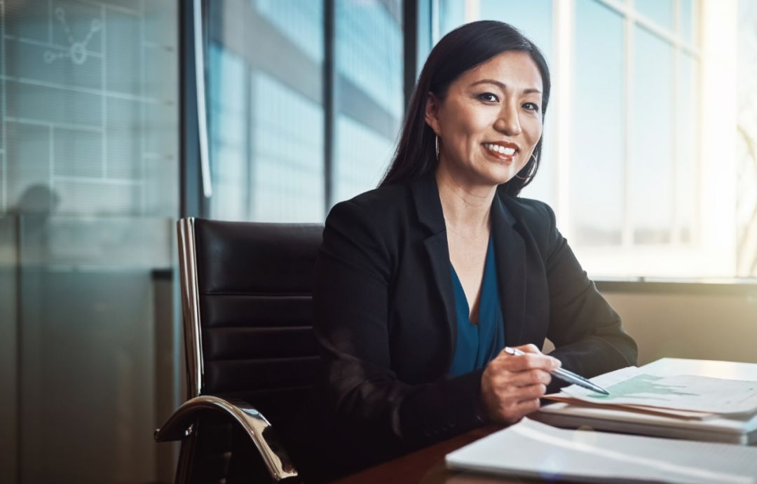 女性领导力以幽默感直面挑战用谦逊聆听建议