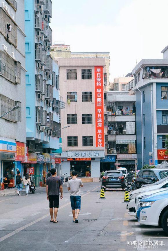 宝安区新安街道甲岸村旧改海雅缤纷城一路之隔