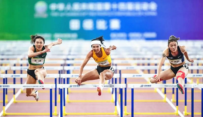 高颜值田径女神林雨薇全运会一炮走红100米跨栏轻松夺冠