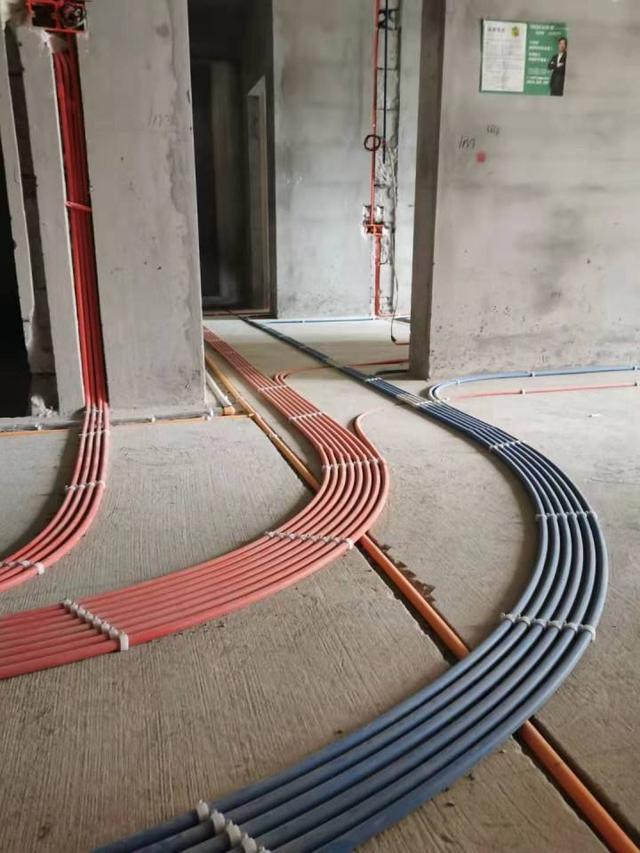 点对点斜线布线施工方式是工装装修中的电路布设常用方法,其特点是