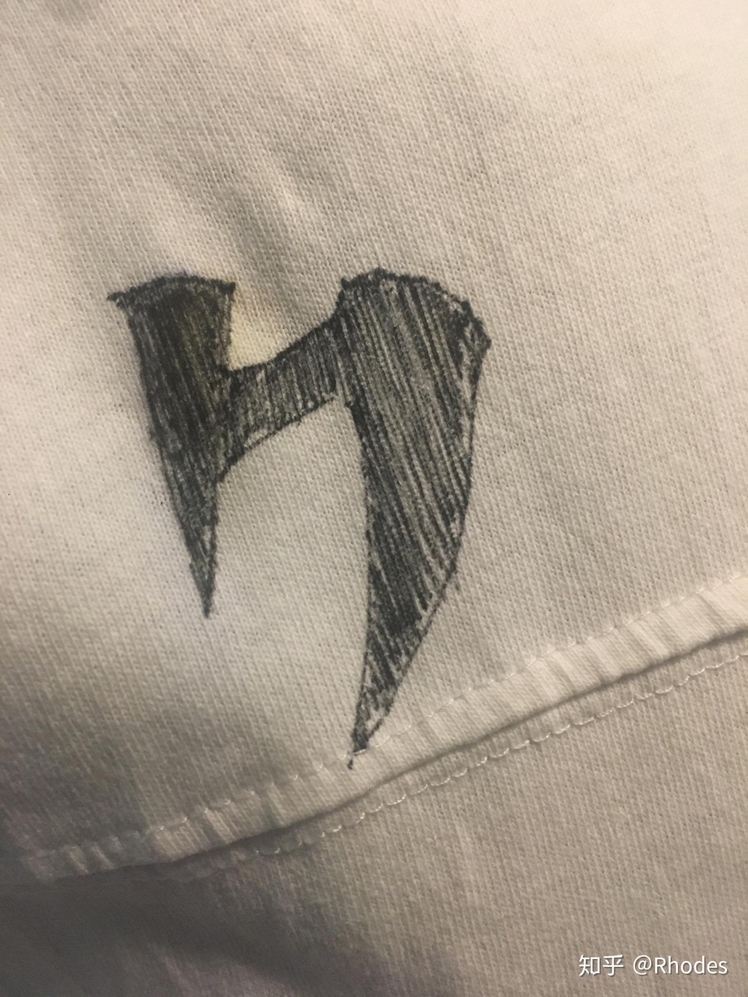 白衣服被黑墨水滴上了很大一块怎么办?