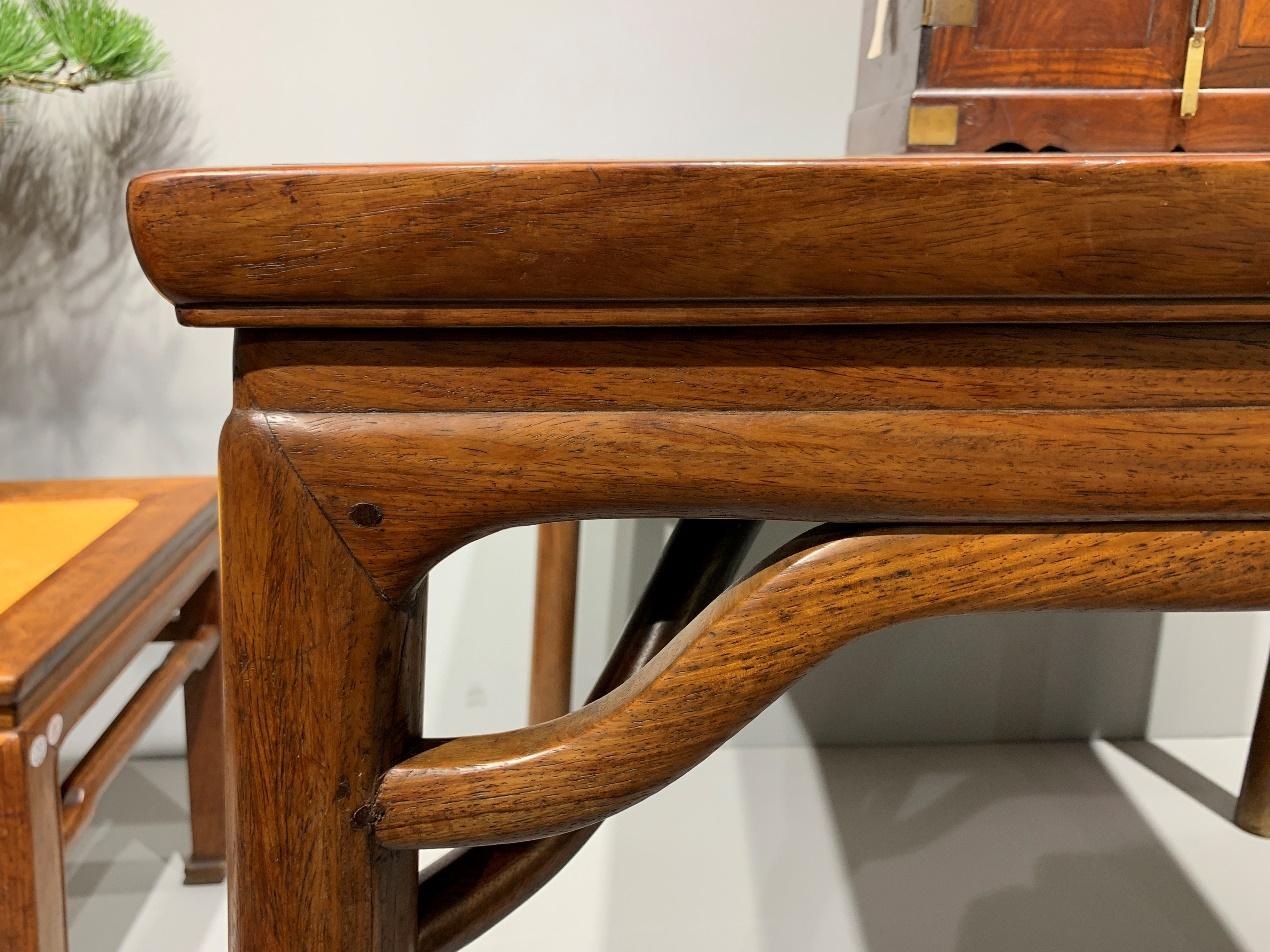 腿足由方变圆,黄花梨方桌有束腰无马蹄