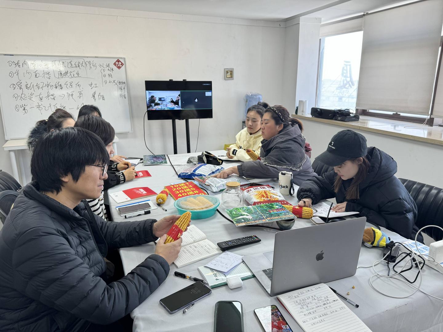 响应2024年中央一号文件 兴乡工作室(第一书记直播间)开展农资培训 - 知乎