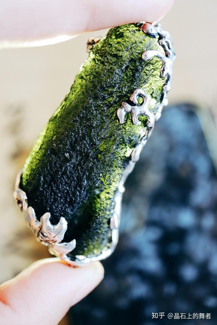 捷克陨石有几种颜色