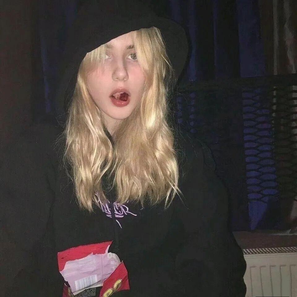 有哪些帅气的女生头像或壁纸