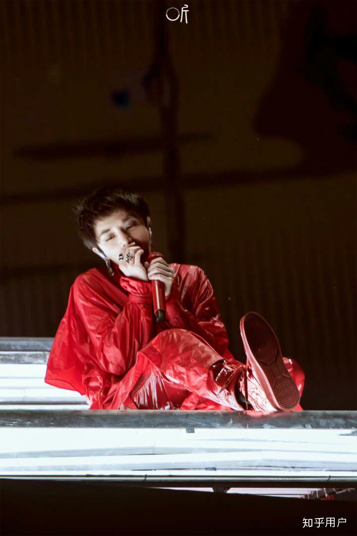 如何评价华晨宇(原创)新歌《斗牛》?(演唱会现