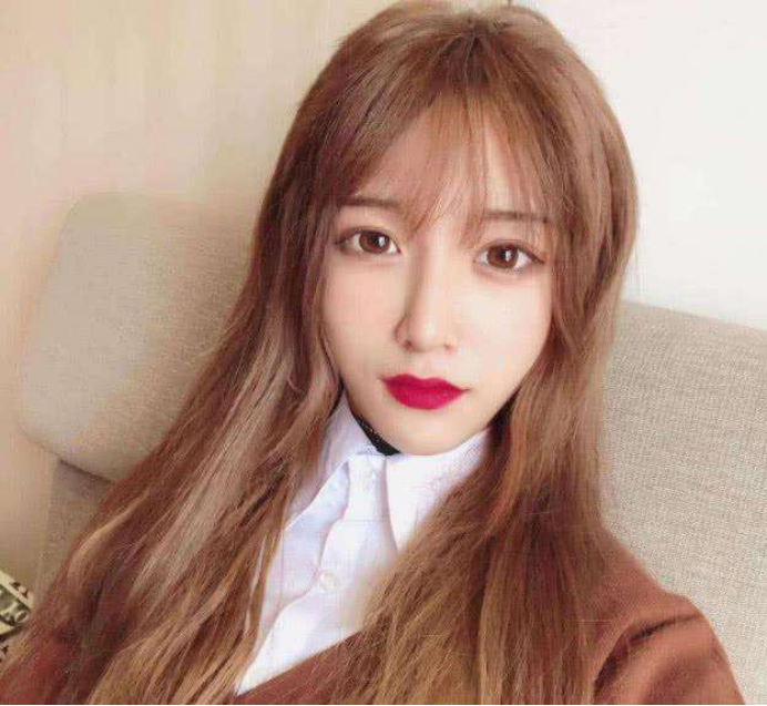 艾比这变化太大了早年男生照曝光这得动多少刀