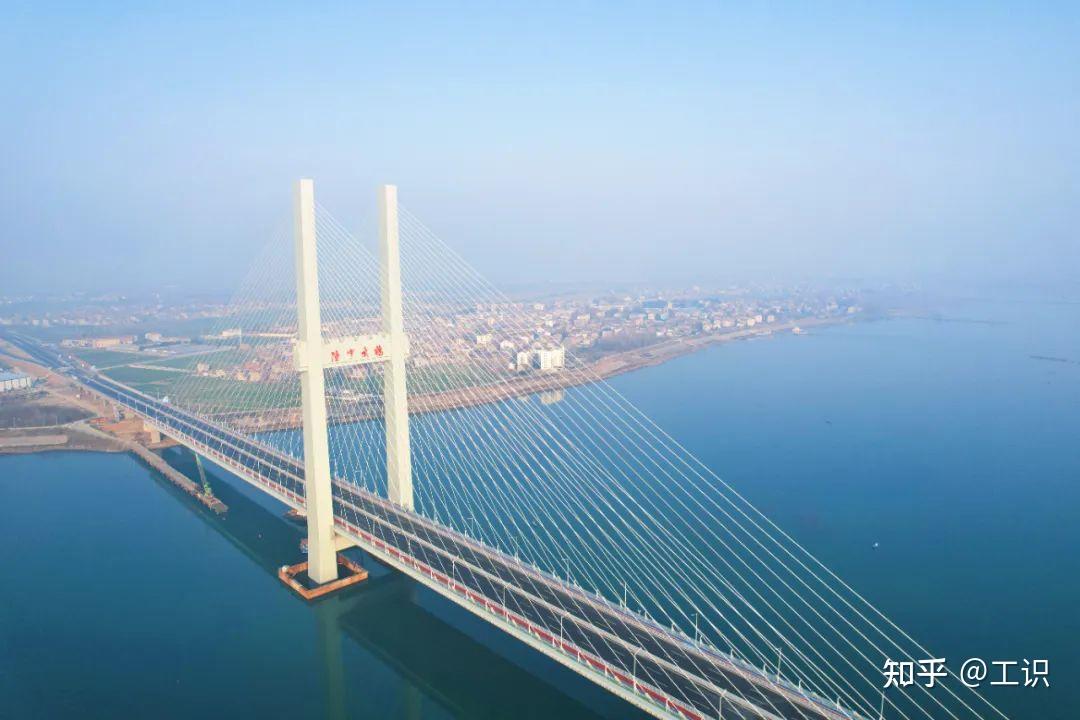 国内最大跨径组合梁独塔斜拉桥通车！ - 知乎