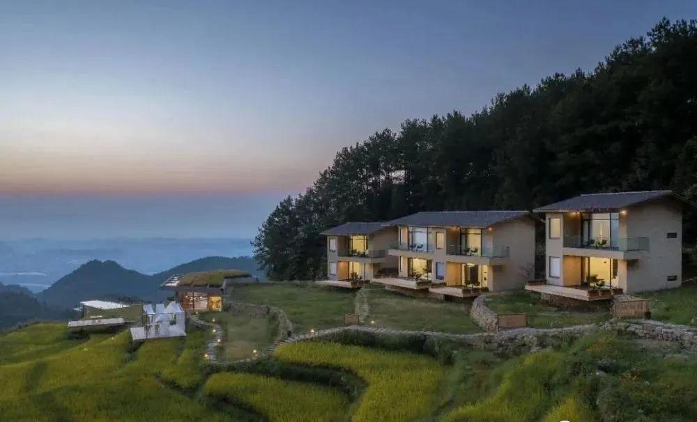 夯土墙民宿:山谷隐着世外桃源