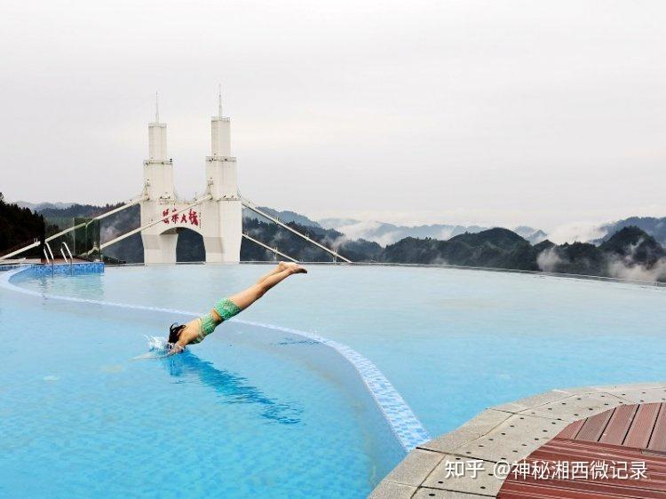湘西"云端上的无边泳池":美女戏水!宛若仙境 - 知乎
