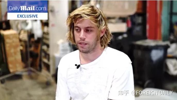 “所有人都看过我丁丁”！专辑封面涉嫌儿童色情？30年后婴儿起诉了 - 知乎