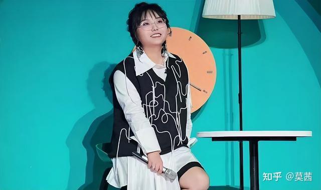 看了27岁"北大废物"李雪琴现状,我才明白为什么说她是天才! - 知乎