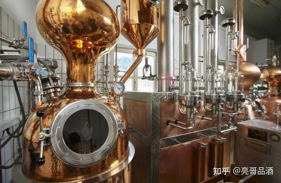 同样是蒸馏酒,为啥它们能火遍全球,白酒的8成消费却由自己买单